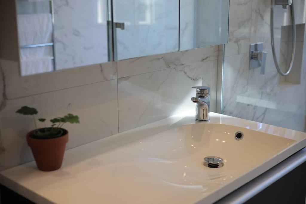 Modern Lifestyle Retreat With Stunning City View 奥克兰 外观 照片
